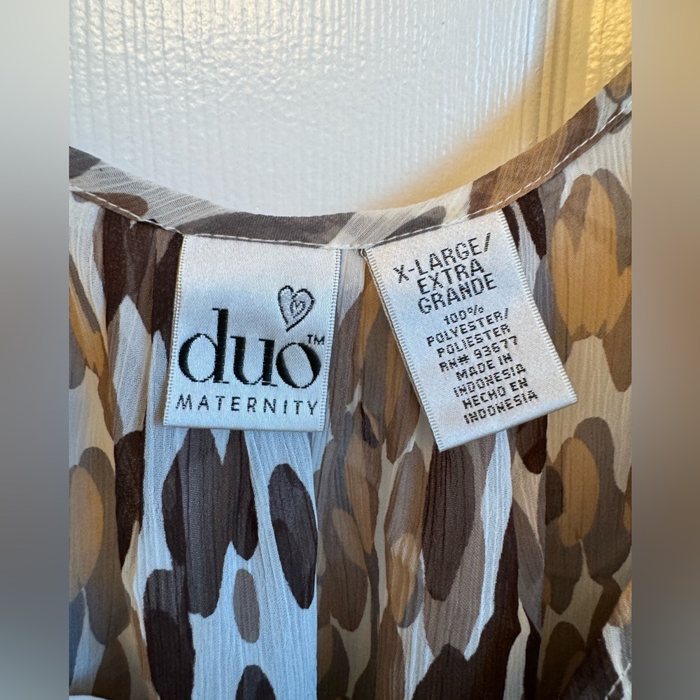 duo Maternity short sleeve v-neck sheer blouse w/ camisole. XL. Leopard print - Picture 2 of 11